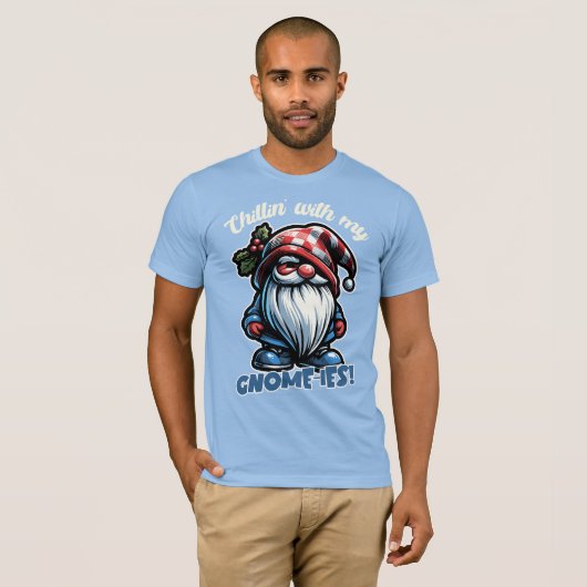 Chillin’ with My Gnomies – Schattigee Gnome vakant T-shirt (Voorkant volledig)
