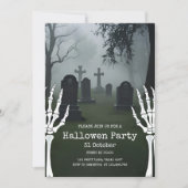 Chilling Graveyard Halloween Party Feestdagenkaart (Voorkant)