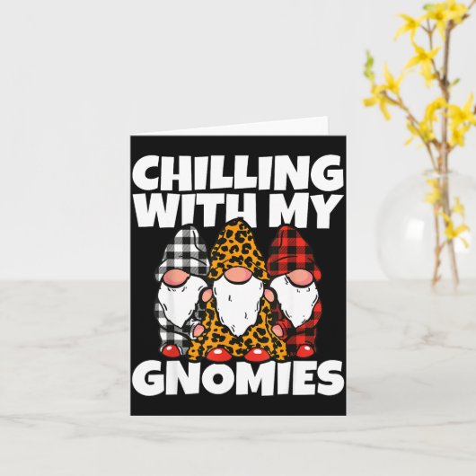 Chilling With My Gnomies _ Cute Garden Gnome Chris Kaart (Gele Bloem)