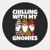 Chilling With My Gnomies _ Cute Garden Gnome Chris Ronde Sticker (Voorkant)