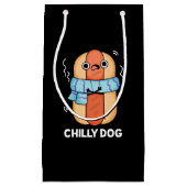 Chilly Dog Funny Chili Hot Dog Pun Dark BG Klein Cadeauzakje (Voorkant)