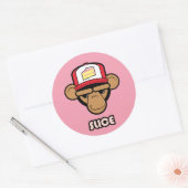 Chimp met een taart pet ronde sticker (Envelop)