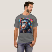 Chimpansee die koptelefoon draagt t-shirt (Voorkant volledig)