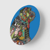 chimpansee houdt van blauw ronde klok (Hoek)