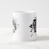 Chimpansee in Zwarte Splash Grote Koffiekop (Voorkant)