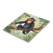 Chimpansee met haar schattige staart op de tak beg tegeltje (Zijkant)