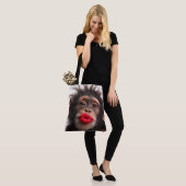 Chimpansee met rode lippenstift tote bag (Op model)
