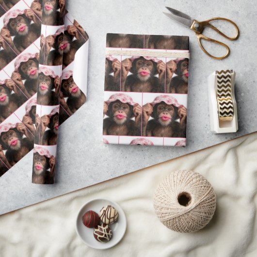 Chimpansee met roze lippenstift cadeaupapier (Crafts)