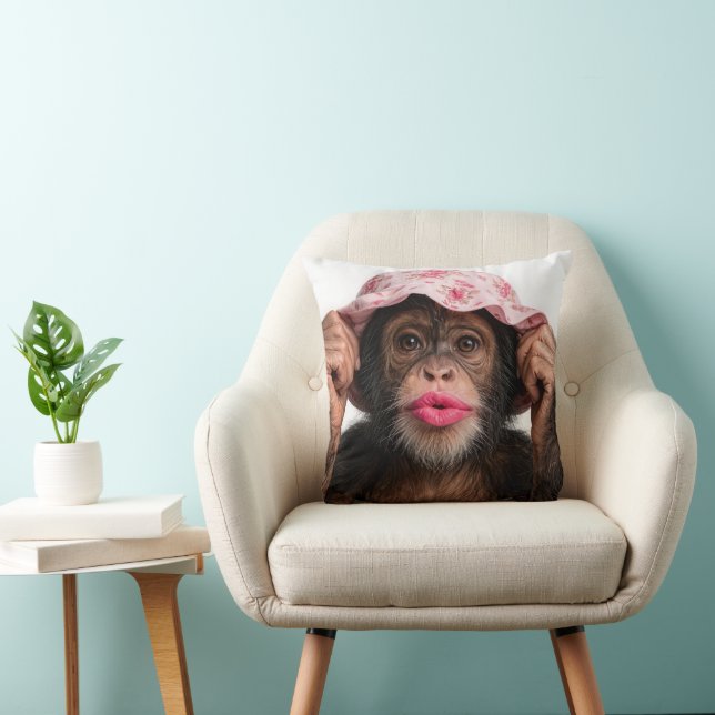 Chimpansee met roze lippenstift kussen (Stoel)