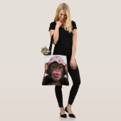 Chimpansee met roze lippenstift tote bag (Op model)