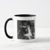 Chimpansee Zat op tafel in de nationale dierentuin Mok (Links)