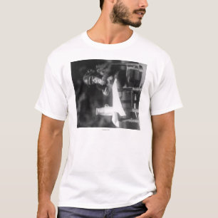 Chimpansee Zat op tafel in de nationale dierentuin T-shirt