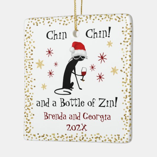 Chin Chin en een fles Zin Funny Wine Cat Keramisch Ornament (Links)