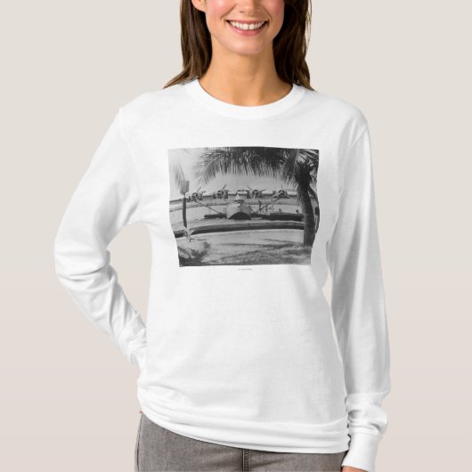 China Clipper Mooring op Hawaiian Island T-shirt (Voorkant)