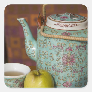 China, Hong Kong. Traditionele Chinese theepot & 2 Vierkante Sticker