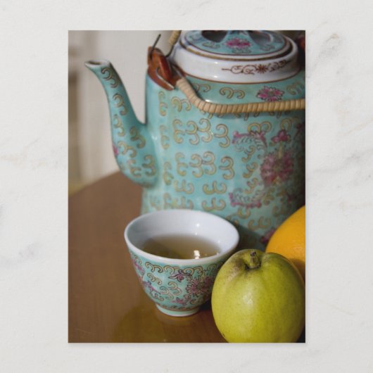 China, Hong Kong. Traditionele Chinese theepot & Briefkaart (Voorkant)