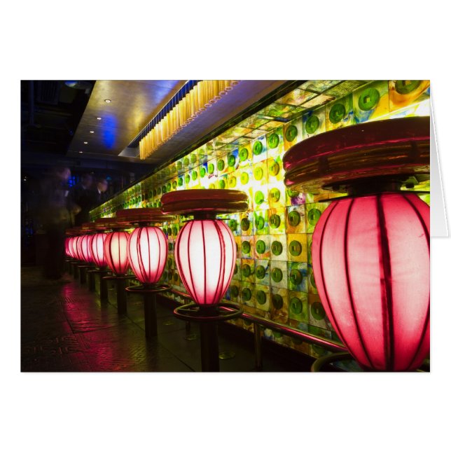 China, Shanghai. Bar in de bar Xin Tian Di (Voorkant Horizontaal)