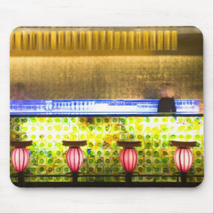 China, Shanghai. Bar in de Xin Tian Di bar 2 Muismat