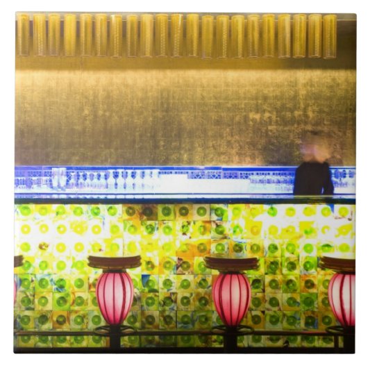 China, Shanghai. Bar in de Xin Tian Di bar 2 Tegeltje (Voorkant)