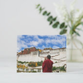 China, Tibet, Lhasa, Tibetaanse monnik met Potala Briefkaart (Staand voorkant)