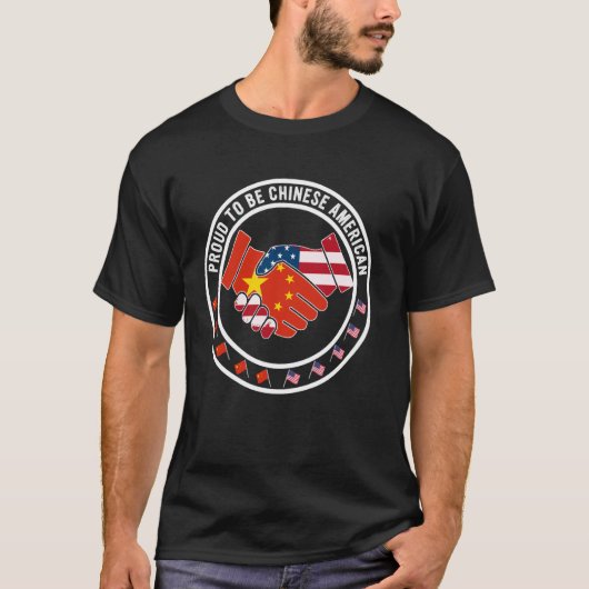 China US Flag Graphic T-shirt Trots om Chinees te  (Voorkant)