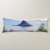 Chinamans Pet, Mokolii's Island Oahu Body Pillow Lichaamskussen (Voorkant)