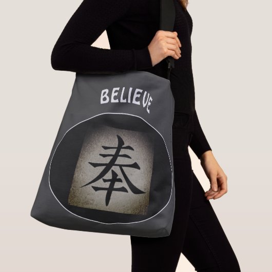 Chinees GELOVEN Aziatisch Symbool Gepersonaliseerd Crossbody Tas (Dichtbij)