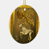 Chinees Ram onder Moon en Golden Plum Branches Keramisch Ornament (Rechts)