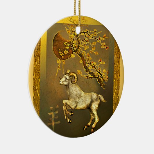 Chinees Ram onder Moon en Golden Plum Branches Keramisch Ornament (Rechts)