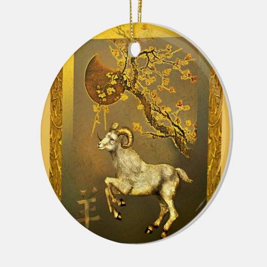 Chinees Ram onder Moon en Golden Plum Branches Keramisch Ornament (Links)
