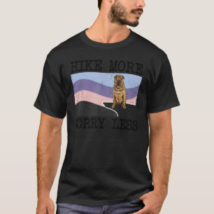 Chinees Shar Pei Hike maakt zich meer zorgen over T-shirt