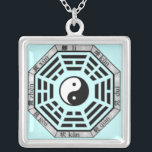 Chinese acht-trigrammen Yin-Yang Symbol Pendant Zilver Vergulden Ketting<br><div class="desc">Evenwicht, energie en goede feng-shui zijn overal bij u, waar u ook bent, met dit geschenk van het zilveren yin-yang symbool omringd door de acht trigrammen. Klik op de knop "Aanpassen" om de achtergrondkleur te wijzigen, dat wil zeggen: wit, grijs, licht paars... ... van deze bediende voordat hij je naar...</div>