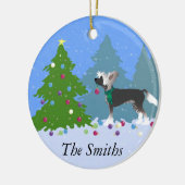 Chinese Crested Decorting a Kerstmis Keramisch Ornament (Links)