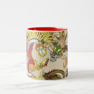 Chinese draak en mok van twee-toon-koffie met feni