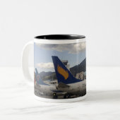 Chinese straalvliegtuigen voor huishoudelijk gebru tweekleurige koffiemok (Voorkant links)