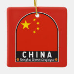Chinese vlag embleem noodlijdende Vintage Keramisch Ornament<br><div class="desc">Het embleem van China met de vlag en het wapen.</div>