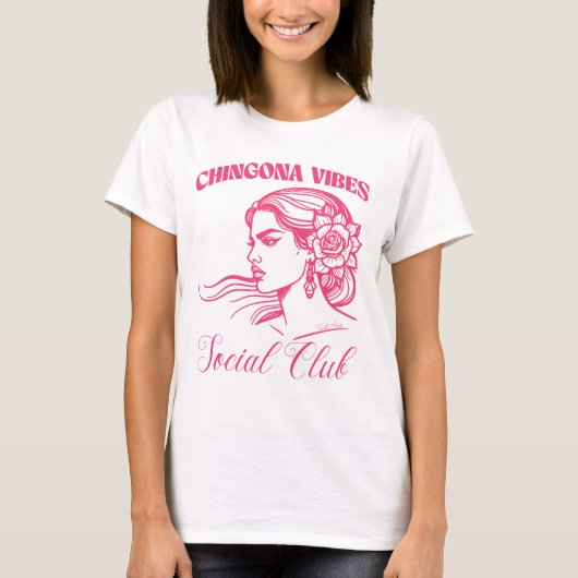 Chingona Vibes Social Club Empowered Latina Bonita T-shirt (Voorkant)
