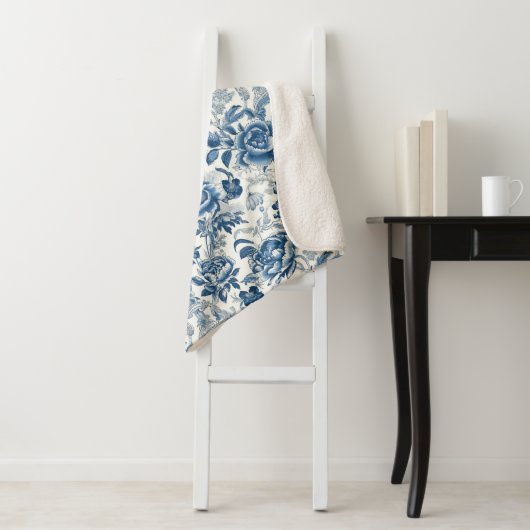 Chinoiserie Blauwe en Witte Pioenen Bloemen Sherpa Deken (In situ)