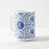 Chinoiserie Blue en White Monogram Initiaal Koffiemok (Voorkant links)