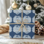 Chinoiserie Chic Blue Christmas Cadeaupapier<br><div class="desc">Wikkel uw kerstcadeaus in tijdloze elegantie met onze Chinoiserie Chic Blue Christmas Wrapping Paper. Met ingewikkelde bloemige design, delicate vogelsoorten en traditionele Chinoiserie-motieven in rustgevende tinten blauw, combineert dit luxe inpakpapier klassiek kunstenaarschap met feestelijke charme. Het ontwerp is verrijkt met subtiele vakantie-elementen zoals sneeuwvlokken en ornamenten, ideaal om een verfijnde...</div>
