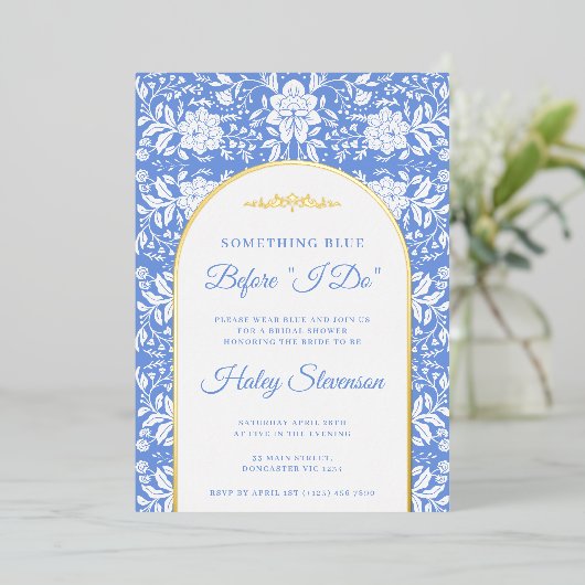 Chinoiserie Floral Something Blue Vrijgezellenfees Folie Uitnodiging (Staand Voorkant)