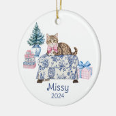 Chinoiserie Kat Naam en Jaar Keramisch Ornament (Links)