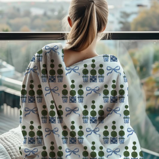 Chinoiserie Topiary Tree Monogram Fleece Deken