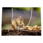 Chipmunk die een pinda eet groot cadeauzakje (Voorkant)