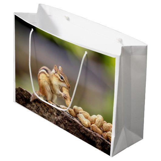 Chipmunk die een pinda eet groot cadeauzakje (Voorkant Gekanteld)