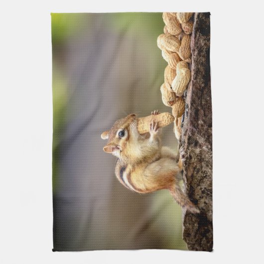 Chipmunk die een pinda eet theedoek (Verticaal)