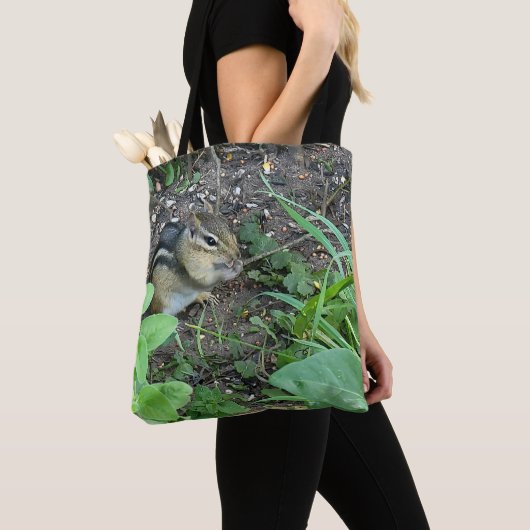Chipmunk Eating And Collecting In The Garden Photo Tote Bag (Dichtbij)