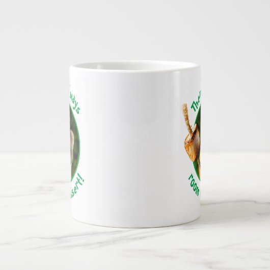 Chipmunk Eating Marshmallow Grote Koffiekop (Voorkant)