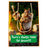 Chipmunk Eating Marshmallow Medium Cadeauzakje (Achterkant)