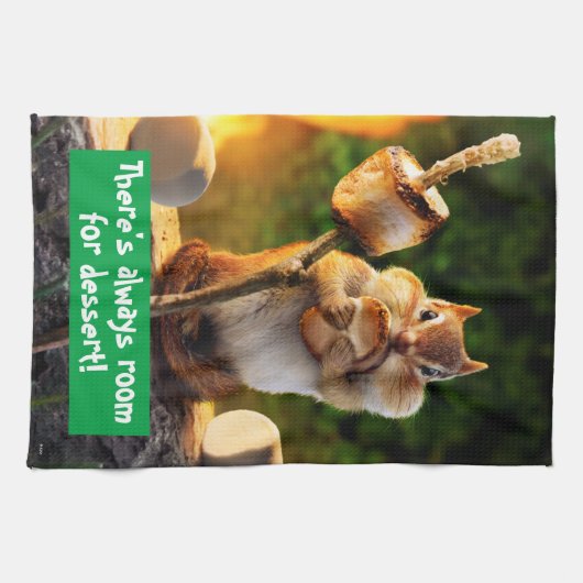 Chipmunk Eating Marshmallow Theedoek (Horizontaal)